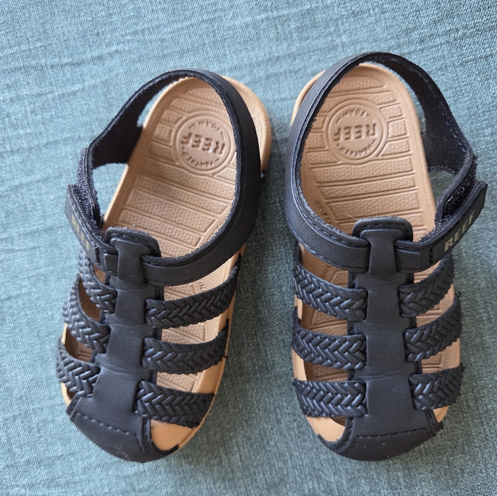 Kids Reef Black and Tan Sandals